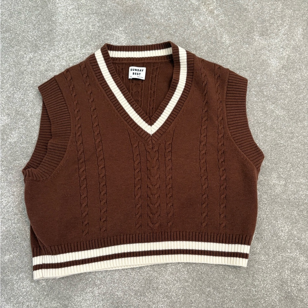 Aritzia Brown V-Neck Cable Knit Sweater Vest